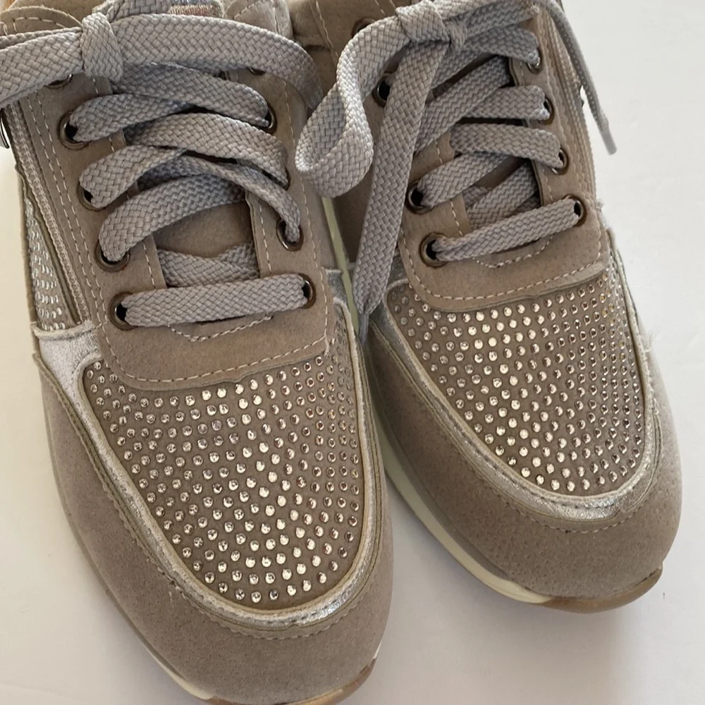 Northstar Platform walking rhinestone Sequin fashion sneakers, Size 8.5